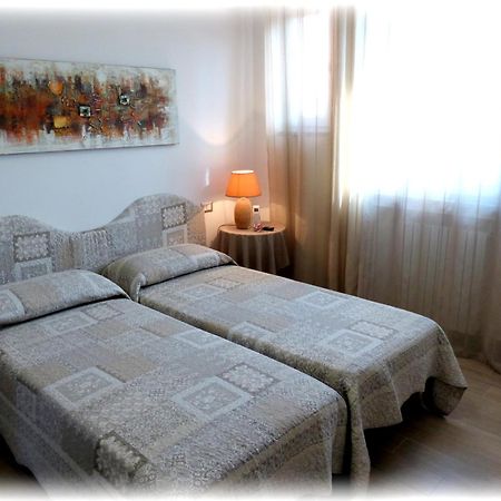 Marinella Guest House Cornale Pokoj fotografie